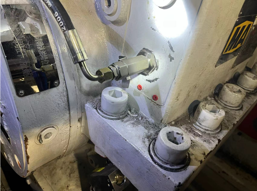 转载机在线油液监测系统回油口